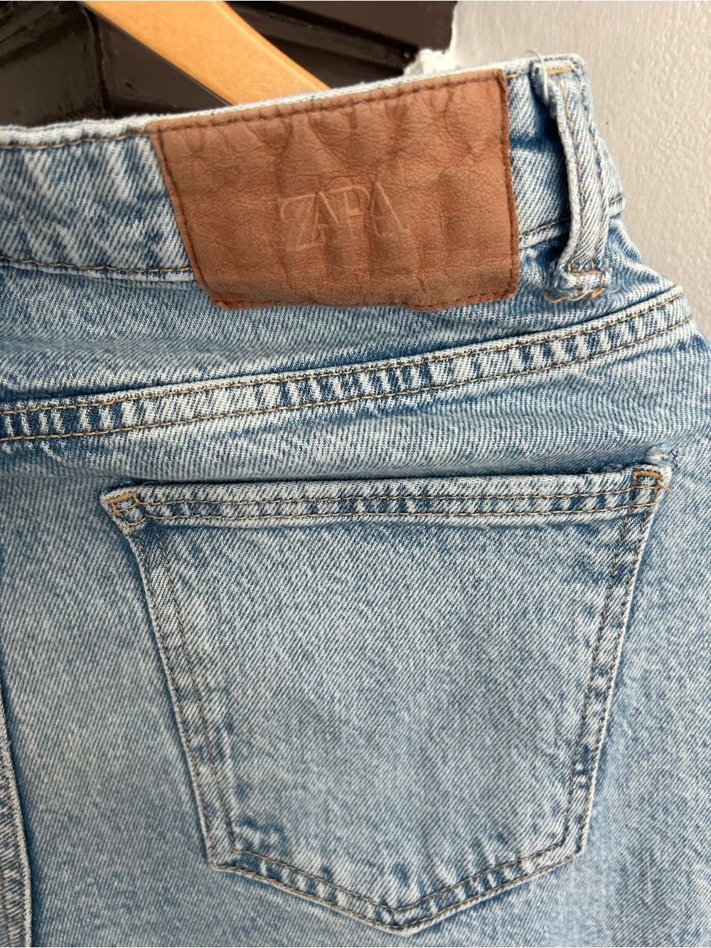 Zara Light Wash Boyfriend Jeans - Pale Blue - Picture 5 of 6
